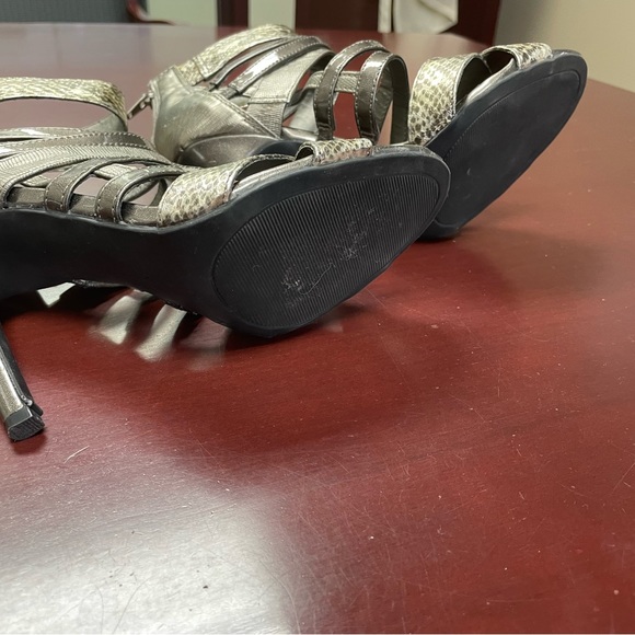 Platinum silver metallic coloured Guess heels - Picture 4 of 4